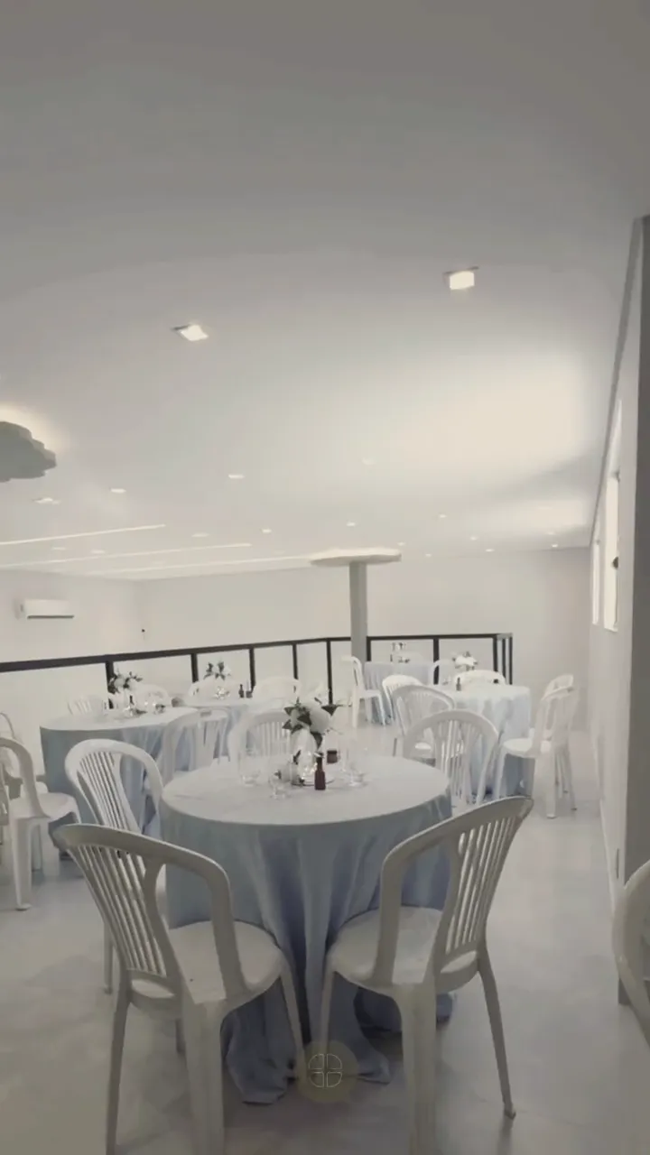 Um casamento civil realizado no espaço, do começo ao fim